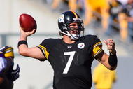 PITTSBURGH - OCTOBER 25: Quarterback Ben Roethlisberger #7 of the Pittsburgh Steelers passes the ball during the NFL game against the Minnesota Vikings at Heinz Field on October 25, 2009 in Pittsburgh, Pennsylvania. The Steelers defeated the Vikings 27-17. (Photo by Rick Stewart/Getty Images)