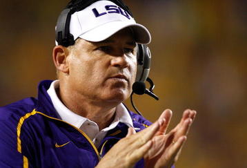 BATON ROUGE, LA - OCTOBER 10:  Head coach Les Miles of the Louisiana State University Tigers against the Florida Gators at Tiger Stadium on October 10, 2009 in Baton Rouge, Louisiana.  (Photo by Kevin C. Cox/Getty Images)