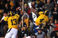BERKELEY, CA - NOVEMBER 07: Jahvid Best #4 of the California Golden Bears jumps into the endzone for a touchdown against the Oregon State Beavers at California Memorial Stadium on November 7, 2009 in Berkeley, California. (Photo by Jed Jacobsohn/Getty Images)