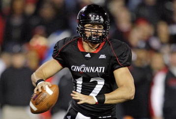 CINCINNATI - NOVEMBER 07:  Zach Collaros #12 of the Cincinnati Bearcats runs with the ball against the Connecticut Huskies during the Big East Conference game at Nippert Stadium on November 7, 2009 in Cincinnati, Ohio.  (Photo by Andy Lyons/Getty Images)