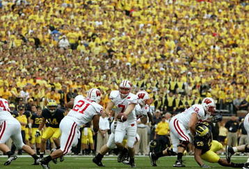 ANN ARBOR, MI - SEPTEMBER 23:  John Stocco #7 of the Wisconsin Badgers hands off to Dywon Rowan #21 against the Michigan Wolverines on September 23, 2006 at Michigan Stadium in Ann Arbor, Michigan. Michigan defeated Wisconsin 27-13.  (Photo by Jonathan Daniel/Getty Images)