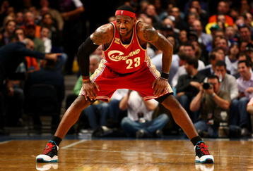 NEW YORK - NOVEMBER 06: LeBron James #23 of the Cleveland Cavaliers waits down court against the New York Knicks at Madison Square Garden November 6, 2009 in New York City. NOTE TO USER: User expressly acknowledges and agrees that, by downloading and/or using this Photograph, User is consenting to the terms and conditions of the Getty Images License Agreement.  (Photo by Chris McGrath/Getty Images)