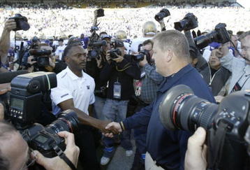 SEATTLE - SEPTEMBER 24:  Head Coach Tyrone Willingham of the Washington Huskies (L) shakes hands after the game with Head Coach Charlie Weis of the Notre Dame Fighting Irish on September 24, 2005 at Husky Stadium in Seattle, Washington. The Irish defeated the Huskies 36-17. (Photo by Otto Greule Jr/Getty Images) 