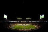 MIAMI - JANUARY 08: The Oklahoma Sooners take on the Florida Gators during the FedEx BCS National Championship Game at Dolphin Stadium on January 8, 2009 in Miami, Florida. (Photo by Michael Heiman/Getty Images)