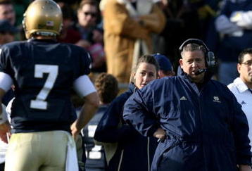 SOUTH BEND, IN - OCTOBER 17: Head coach Charlie Weis of the Notre Dame Fighting Irish looks at quarterback Jimmy Clausen #7 during the second quarter against the USC Trojans at Notre Dame Stadium on October 17, 2009 in South Bend, Indiana. (Photo by Jonathan Daniel/Getty Images)