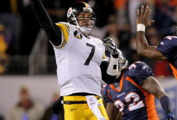DENVER - OCTOBER 21:  Quarterback Ben Roethlisberger #7 of the Pittsburgh Steelers runs the offense against the Denver Broncos at Invesco Field at Mile High on October 21, 2007 in Denver, Colorado. The Broncos defeated the Steelers 31-28.  (Photo by Doug Pensinger/Getty Images)