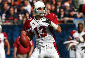 CHICAGO - NOVEMBER 08: Kurt Warner #13 of the Arizona Cardinals looks for a receiver against the Chicago Bears at Soldier Field on November 8, 2009 in Chicago, Illinois. The Cardinals defeated the Bears 41-21. (Photo by Jonathan Daniel/Getty Images)