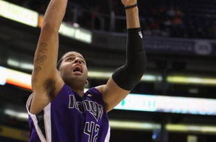 PHOENIX - OCTOBER 20: Sean May #42 of the Sacramento Kings lays up a shot against the Phoenix Suns during the NBA preseason game at US Airways Center on October 20, 2009 in Phoenix, Arizona. The Suns defeated the Kings 143-127. NOTE TO USER: User expressly acknowledges and agrees that, by downloading and or using this photograph, User is consenting to the terms and conditions of the Getty Images License Agreement. (Photo by Christian Petersen/Getty Images)
