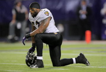 MINNEAPOLIS - OCTOBER 18:  Linebacker Ray Lewis #52 of the Baltimore Ravens looks on during the two minute warning against the Minnesota Vikings during NFL action at Hubert H. Humphrey Metrodome on October 18, 2009 in Minneapolis, Minnesota. The Vikings defeated the Ravens 33-31.  (Photo by Doug Pensinger/Getty Images)
