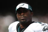 OAKLAND, CA - OCTOBER 18:  Michael Vick #7 of the Philadelphia Eagles looks on against the Oakland Raiders during an NFL game at the Oakland-Alameda County Coliseum on October 18, 2009 in Oakland, California. California.  (Photo by Jed Jacobsohn/Getty Images)