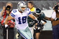 PHILADELPHIA - NOVEMBER 08: Miles Austin #19 of the Dallas Cowboys scores on a 49-yard touchdown reception in the fourth quarter against Quintin Mikell #27 of the Philadelphia Eagles at Lincoln Financial Field on November 8, 2009 in Philadelphia, Pennsylvania. (Photo by Al Bello/Getty Images)