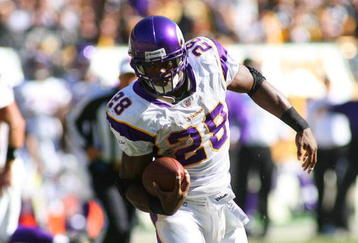 PITTSBURGH - OCTOBER 25:  Running back Adrian Peterson #28 of the Minnesota Vikings runs with the ball for yardage during the NFL game against the Pittsburgh Steelers at Heinz Field on October 25, 2009 in Pittsburgh, Pennsylvania. The Steelers defeated the Vikings 27-17. (Photo by Rick Stewart/Getty Images)