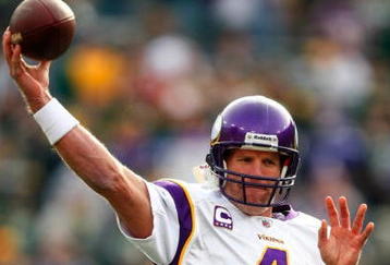 GREEN BAY, WI - NOVEMBER 01:  Quarterback Brett Favre #4 of the Minnesota Vikings warms up before his team takes on the Green Bay Packers in the game at Lambeau Field on November 1, 2009 in Green Bay, Wisconsin. (Photo by Scott Boehm/Getty Images)