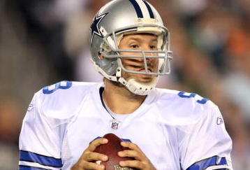 PHILADELPHIA - NOVEMBER 08:  Tony Romo #9 of the Dallas Cowboys drops back to pass against the Philadelphia Eagles at Lincoln Financial Field on November 8, 2009 in Philadelphia, Pennsylvania.  (Photo by Al Bello/Getty Images)