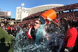 CINCINNATI, OH - NOVEMBER 29: Head coach Brian Kelly of the Cincinnati Bearcats gets doused with Gatorade at the end of the game against the Syracuse Orange at Nippert Stadium on November 29, 2008 in Cincinnati, Ohio. The Bearcats defeated the Orange 30-10 to claim the Big East title and a spot in the Orange Bowl. (Photo by Joe Robbins/Getty Images)