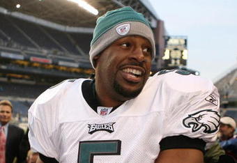 SEATTLE - NOVEMBER 02:  Quarterback Donovan McNabb #5 of the Philadelphia Eagles smiles as he leaves the field after defeating the Seattle Seahawks 26-7 on November 2, 2008 at Qwest Field in Seattle, Washington. (Photo by Otto Greule Jr/Getty Images)