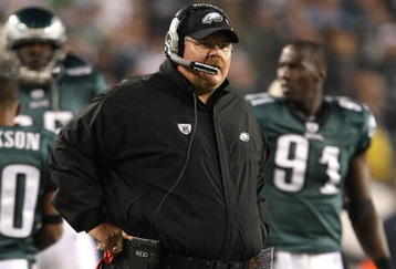 PHILADELPHIA - NOVEMBER 08:  Head coach Andy Reid of the Philadelphia Eagles coaches against the Dallas Cowboys at Lincoln Financial Field on November 8, 2009 in Philadelphia, Pennsylvania.  (Photo by Al Bello/Getty Images)