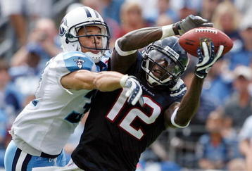 NASHVILLE, TN - SEPTEMBER 20:  Jacoby Jones #12 of the Houston Texans catches a touchdown pass while defended by Cortland Finnegan #31 of the Tennessee Titans during the  NFL game at LP Field on September 20, 2009 in Nashville, Tennessee. The Texans won 34-31.  (Photo by Andy Lyons/Getty Images)