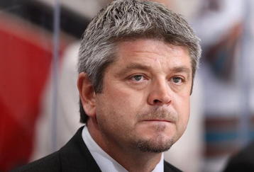 GLENDALE, AZ - SEPTEMBER 26:  Head coach Todd McLellan of the San Jose Sharks during the preseason NHL game against the Phoenix Coyotes at Jobing.com Arena on September 26, 2009 in Glendale, Arizona.  The Coyotes defeated the Sharks 2-0.  (Photo by Christian Petersen/Getty Images)