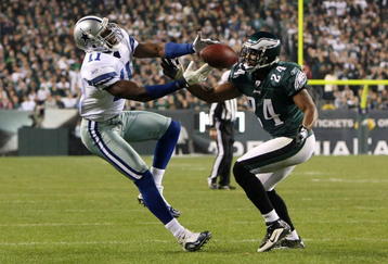 PHILADELPHIA - NOVEMBER 08:  Roy Williams #11 of the Dallas Cowboys can't make the catch against Sheldon Brown #24 of the Philadelphia Eagles at Lincoln Financial Field on November 8, 2009 in Philadelphia, Pennsylvania.  (Photo by Al Bello/Getty Images)
