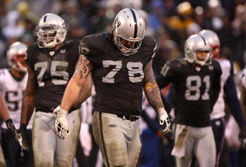 OAKLAND, CA - DECEMBER 14: Robert Gallery #76 of the Oakland Raiders looks on against the New England Patriots during an NFL game on December 14, 2008 at the Oakland-Alameda County Coliseum in Oakland, California.  (Photo by Jed Jacobsohn/Getty Images)