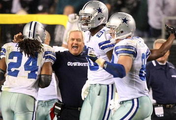 PHILADELPHIA - NOVEMBER 08:  Head coach Wade Phillips of the Dallas Cowboys late in the fourth quarter against the Philadelphia Eagles at Lincoln Financial Field on November 8, 2009 in Philadelphia, Pennsylvania. The Cowboys won 20-16.  (Photo by Al Bello/Getty Images)