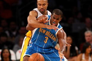 LOS ANGELES - NOVEMBER 8: Chris Paul #3 of the New Orleans Hornets tries to catch a pass as Derek Fisher #3 of the Los Angeles Lakers defends on November 8, 2009 at Staples Center in Los Angeles, California. The Lakers won 104-88. NOTE TO USER: User expressly acknowledges and agrees that, by downloading and/or using this Photograph, user is consenting to the terms and conditions of the Getty Images License Agreement. (Photo by Stephen Dunn/Getty Images)