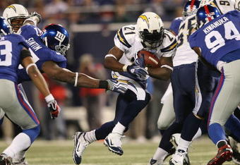 EAST RUTHERFORD, NJ - NOVEMBER 08:  LaDainian Tomlinson #21 of the San Diego Chargers rushes against the New York Giants at Giants Stadium on November 8, 2009 in East Rutherford, New Jersey.  (Photo by Nick Laham/Getty Images)