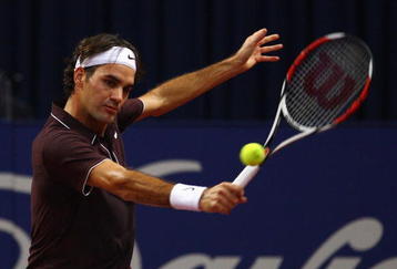 BASEL, SWITZERLAND - NOVEMBER 08:  Roger Federer of Switzerland plays a backhand in his match against Novak Djokovic of Serbia in the final during Day Seven of the Davidoff Swiss Indoors Tennis at St Jakobshalle on November 8, 2009 in Basel, Switzerland.  (Photo by Julian Finney/Getty Images)