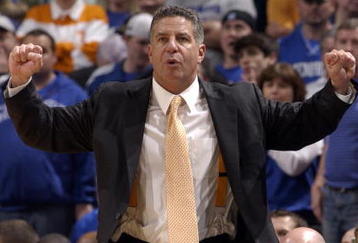 MEMPHIS, TN - FEBRUARY 23: Head coach Bruce Pearl of the Tennessee Volunteers yells to his team in a game against the Memphis Tigers at FedExForum on February 23, 2008 in Memphis, Tennessee. Volunteers beat the Tigers 66-62.  (Photo by Joe Murphy/Getty Images)
