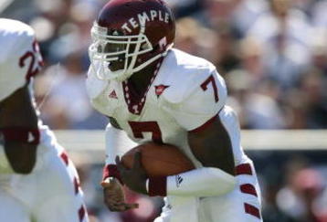 STATE COLLEGE, PA - SEPTEMBER 19: Quarterback Chester Stewart #7 of the Temple Owls runs with the ball during a game against the Penn State Nittany Lions on September 19, 2009 at Beaver Stadium in State College, Pennsylvania. (Photo by Hunter Martin/Getty Images)