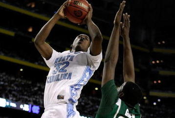 DETROIT - APRIL 06:  Ed Davis #32 of the North Carolina Tar Heels drives for a shot attempt in the first half against Draymond Green #23 of the Michigan State Spartans during the 2009 NCAA Division I Men's Basketball National Championship game at Ford Field on April 6, 2009 in Detroit, Michigan.  (Photo by Andy Lyons/Getty Images)