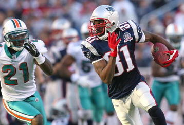 FOXBORO, MA - NOVEMBER 8:  Randy Moss #81 of the New England Patriots gains yards against the defense of Vontae Davis of the Miami Dolphins gives chase at Gillette Stadium on November 8, 2009 in Foxboro, Massachusetts. The Patriots won 27-17. (Photo by Jim Rogash/Getty Images)