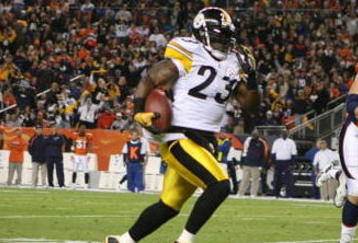 DENVER - NOVEMBER 09: Tyrone Carter #23 of the Pittsburgh Steelers runs for a touchdown after making an interception in the second quarter against the Denver Broncos at Invesco Field at Mile High on November 09, 2009 in Denver, Colorado. (Photo by Doug Pensinger/Getty Images)