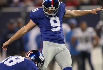 EAST RUTHERFORD, NJ - NOVEMBER 8: Lawrence Tynes #9 of the New York Giants kicks the ball against the San Diego Chargers at Giants Stadium on November 8, 2009 in East Rutherford, New Jersey. The Chargers defeated the Giants 21-20.  (Photo by Nick Laham/Getty Images)