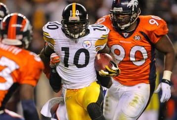 DENVER - NOVEMBER 09: Santonio Holmes #10 of the Pittsburgh Steelers runs with the ball against  Alphonso Smith #33 and Travis Kirschke #90 of the Denver Broncos at Invesco Field at Mile High on November 09, 2009 in Denver, Colorado. (Photo by Doug Pensinger/Getty Images)