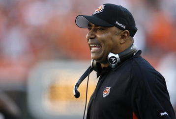 )CINCINNATI - NOVEMBER 8: Head coach Marvin Lewis of the Cincinnati Bengals reacts to his team's play against the Baltimore Ravens in their NFL game at Paul Brown Stadium November 8, 2009 in Cincinnati, Ohio.    (Photo by John Sommers II/Getty Images)