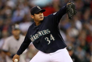 SEATTLE - SEPTEMBER 18:  Starting pitcher Felix Hernandez #34 of the Seattle Mariners pitches against the New York Yankees on September 18, 2009 at Safeco Field in Seattle, Washington. (Photo by Otto Greule Jr/Getty Images)