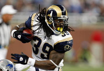 DETROIT - NOVEMBER 1:  Steven Jackson #39 of the St. Louis Rams runs with the ball during the game against the Detroit Lions on November 1, 2009 at Ford Field in Detroit, Michigan. (Photo by Gregory Shamus/Getty Images)