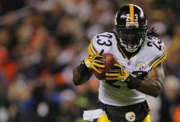 DENVER - NOVEMBER 09: Tyrone Carter #23 of the Pittsburgh Steelers runs for a touchdown after making an interception in the second quarter against the Denver Broncos at Invesco Field at Mile High on November 09, 2009 in Denver, Colorado. (Photo by Doug Pensinger/Getty Images)