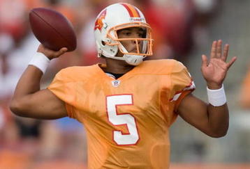 TAMPA, FL - NOVEMBER 08:  Quarterback Josh Freeman #5 of the Tampa Bay Buccaneers throws a pass against the Green Bay Packers during the game at Raymond James Stadium on November 8, 2009 in Tampa, Florida.  (Photo by J. Meric/Getty Images)
