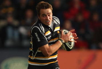 WORCESTER, ENGLAND - OCTOBER 24:  Alex Grove of Worcester Warriors in action during the Guinness Premiership match between Worcester Warriors and Harlequins at Sixways Stadium on October 24, 2009 in Worcester, England.  (Photo by Warren Little/Getty Images)