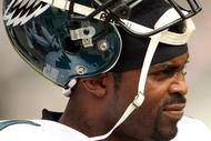 PHILADELPHIA - SEPTEMBER 27:  Quarterback Michael Vick #7 of the Philadelphia Eagles warms up before taking on the Kansas City Chiefs during their game on September 27, 2009 at Lincoln Financial Field in Philadelphia, Pennsylvania.  (Photo by Travis Lindquist/Getty Images)