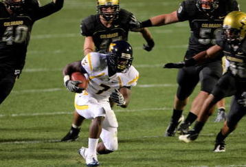 BOULDER, CO - SEPTEMBER 18:  Running back Noel Devine #7 of the West Virginia Mountaineers tries to elude the Colorado Buffaloes defense at Folsom Field September 18, 2008 in Boulder, Colorado. Colorado defeated West Virginia 17-14 in overtime.  (Photo by Doug Pensinger/Getty Images)