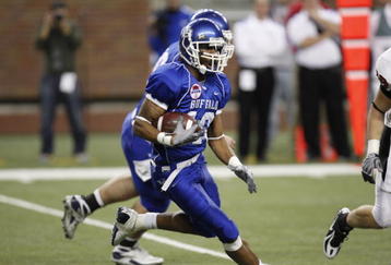 DETROIT - DECEMBER 5:  Wide Receiver Naaman Roosevelt #18 of the Buffalo Bulls runs the ball against the Ball State Cardinals during the MAC Championship game on December 5, 2008 at Ford Field in Detroit Michigan. (Photo by: Gregory Shamus/Getty Images)