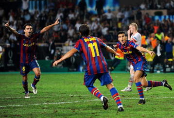 MONACO - AUGUST 28: Pedro Rodriguez (R) of Barcelona celebrates scoring the winning goal with team mates Xavi Hernandez (L) and Bojan Krkic during the UEFA Super Cup Final between FC Barcelona and Shakhtar Donetsk at The Stade Louis II Stadium on August 28, 2009 in Monaco, Monaco.  (Photo by Laurence Griffiths/Getty Images)