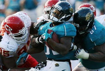 JACKSONVILLE, FL - NOVEMBER 08:  Running back Maurice Jones-Drew #32 of the Jacksonville Jaguars scores a touchdown against the Kansas City Chiefs at Jacksonville Municipal Stadium on November 8, 2009 in Jacksonville, Florida. The Jaguars defeated the Chiefs 24-21.  (Photo by Doug Benc/Getty Images)