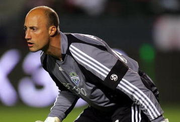 CARSON, CA - JUNE 06:  Goaltender Kasey Keller #18 of Seattle Sounders FC looks to make the save during the MLS match against Chivas USA at The Home Depot Center on June 6, 2009 in Carson, California. Chivas USA defeated Sounders FC 1-0.  (Photo by Victor Decolongon/Getty Images)