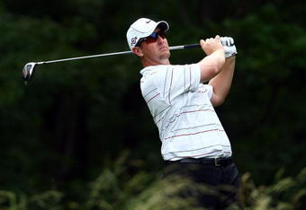 FARMINGDALE, NY - JUNE 22:  David Duval watches his tee on the ninth hole during the continuation of the final round of the 109th U.S. Open on the Black Course at Bethpage State Park on June 22, 2009 in Farmingdale, New York.  (Photo by Chris McGrath/Getty Images)