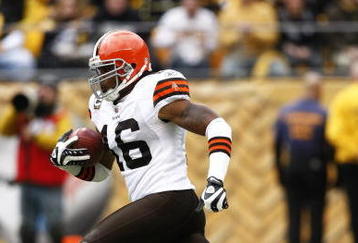 PITTSBURGH, PA - OCTOBER 18: Josh Cribbs #16 of the Cleveland Browns returns a kickoff for a touchdown in the first half against the Pittsburgh Steelers at Heinz Field on October 18, 2009 in Pittsburgh, Pennsylvania. (Photo by Joe Robbins/Getty Images)